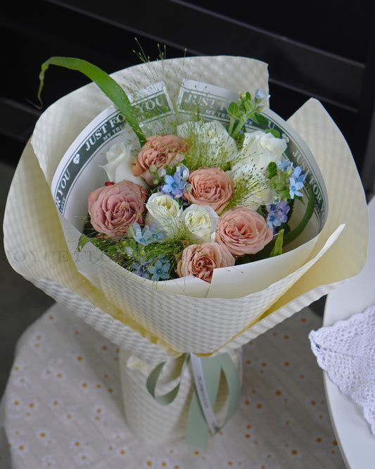 11 Rose Flower Bouquet - Avantgarde