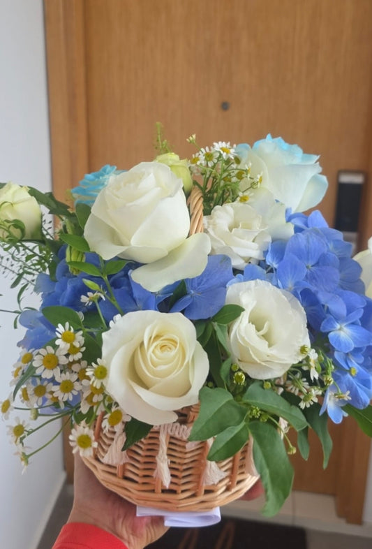 Fresh White Rose Bloom Box