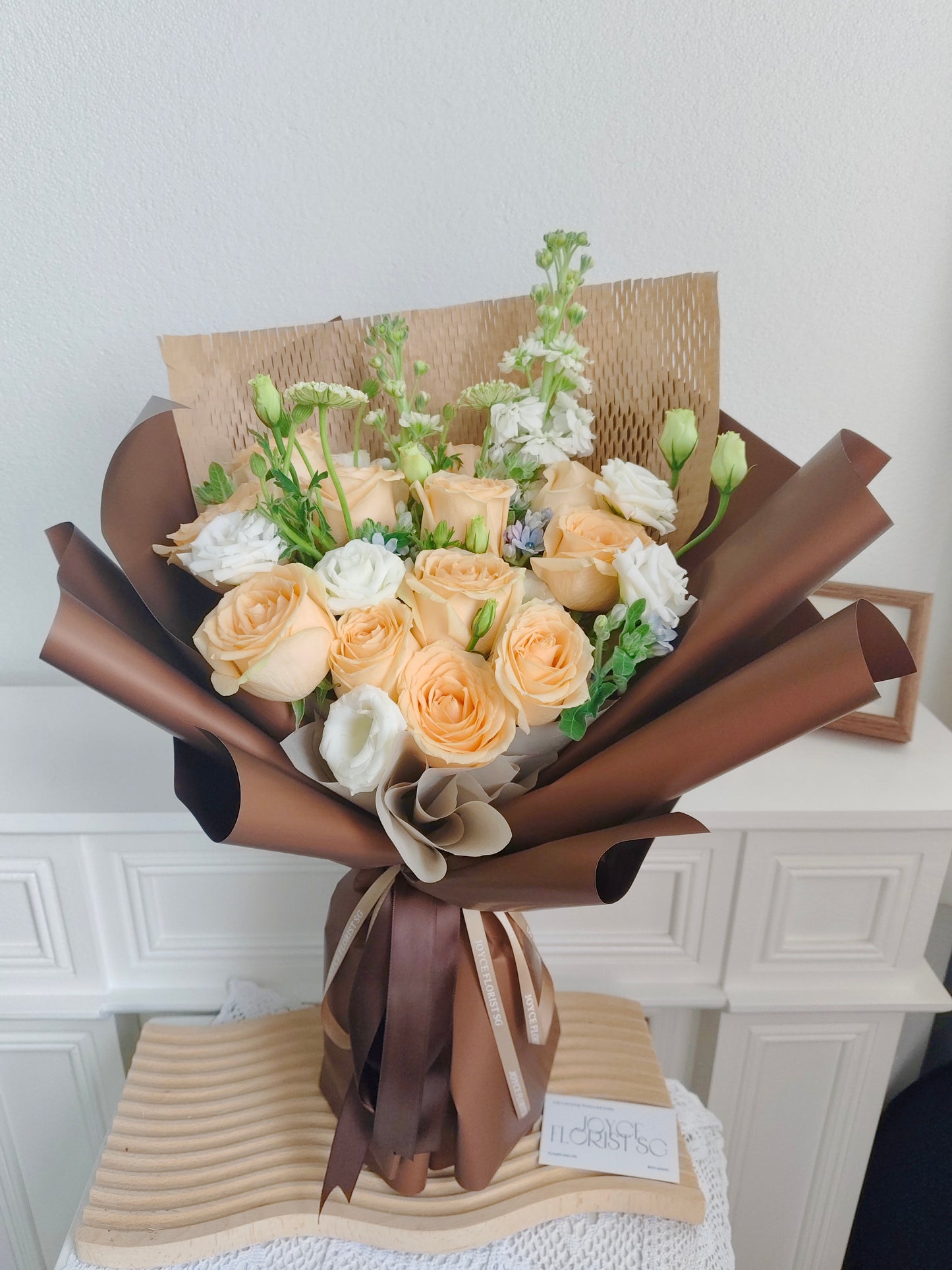 12 Rose Flower Bouquet - Champagne