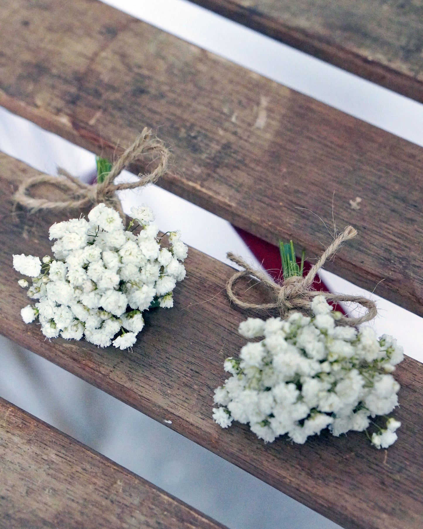 Boutonnieres - Fresh White Baby' Breath
