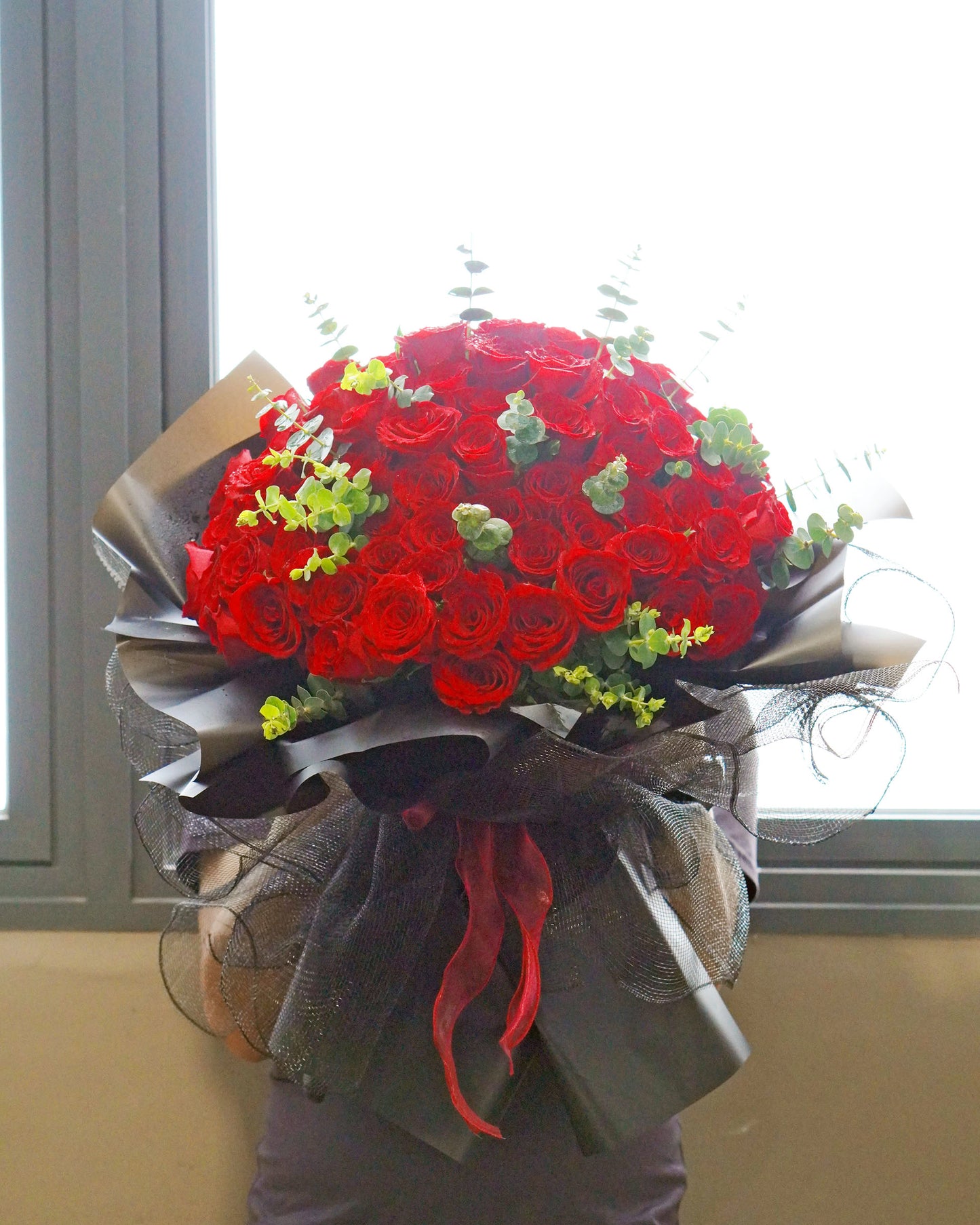 Kenya Rose Flower Bouquet -  The Crown
